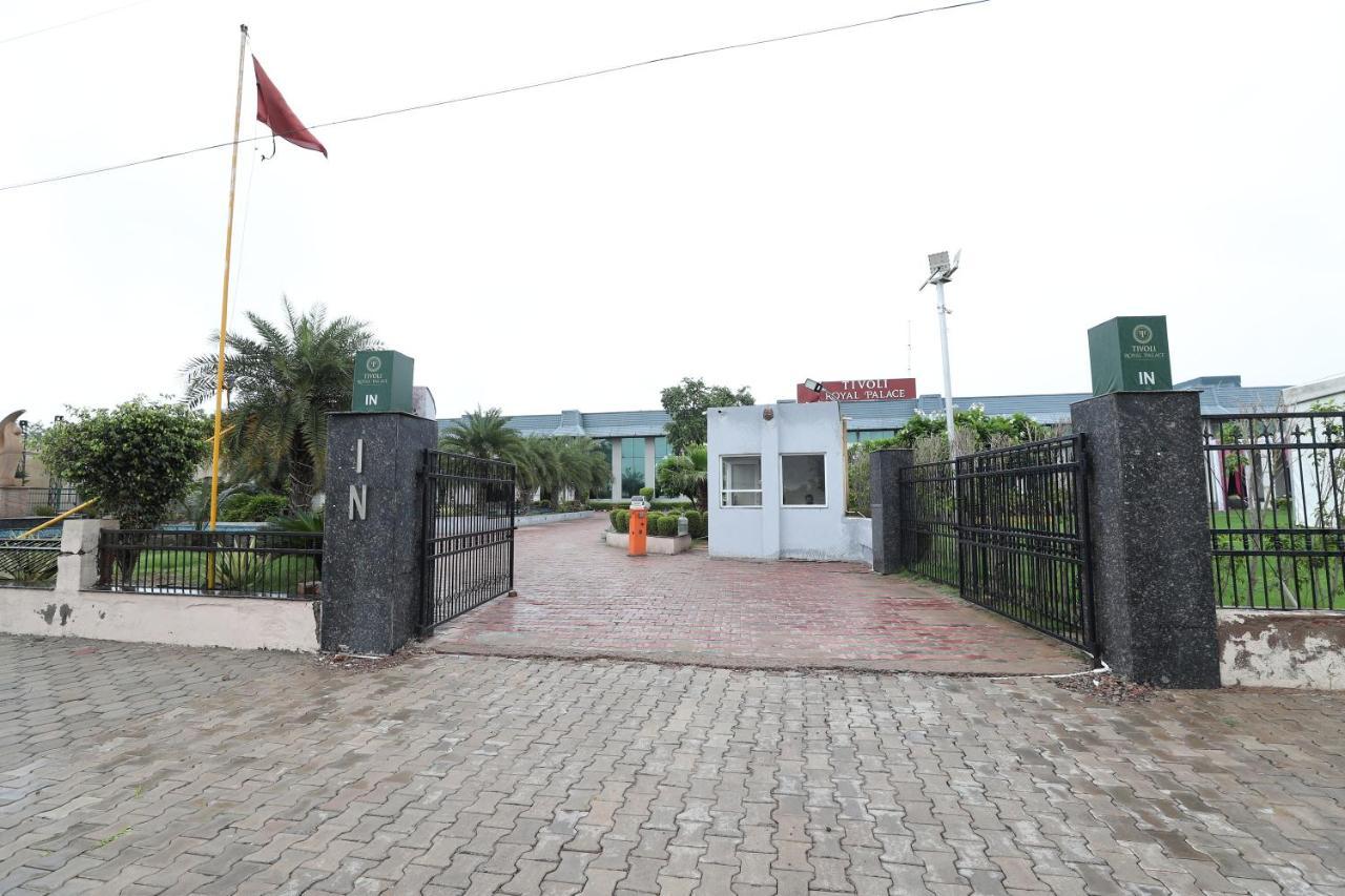 Tivoli Royal Palace Janauli Exterior foto